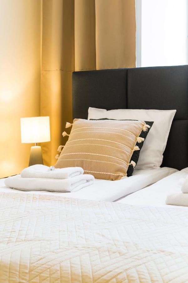 Glamorous Apartment In Heart Of Old Town คราคูฟ ภายนอก รูปภาพ