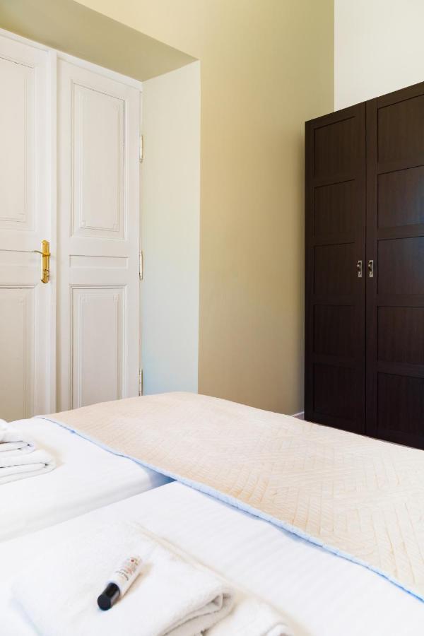 Glamorous Apartment In Heart Of Old Town คราคูฟ ภายนอก รูปภาพ