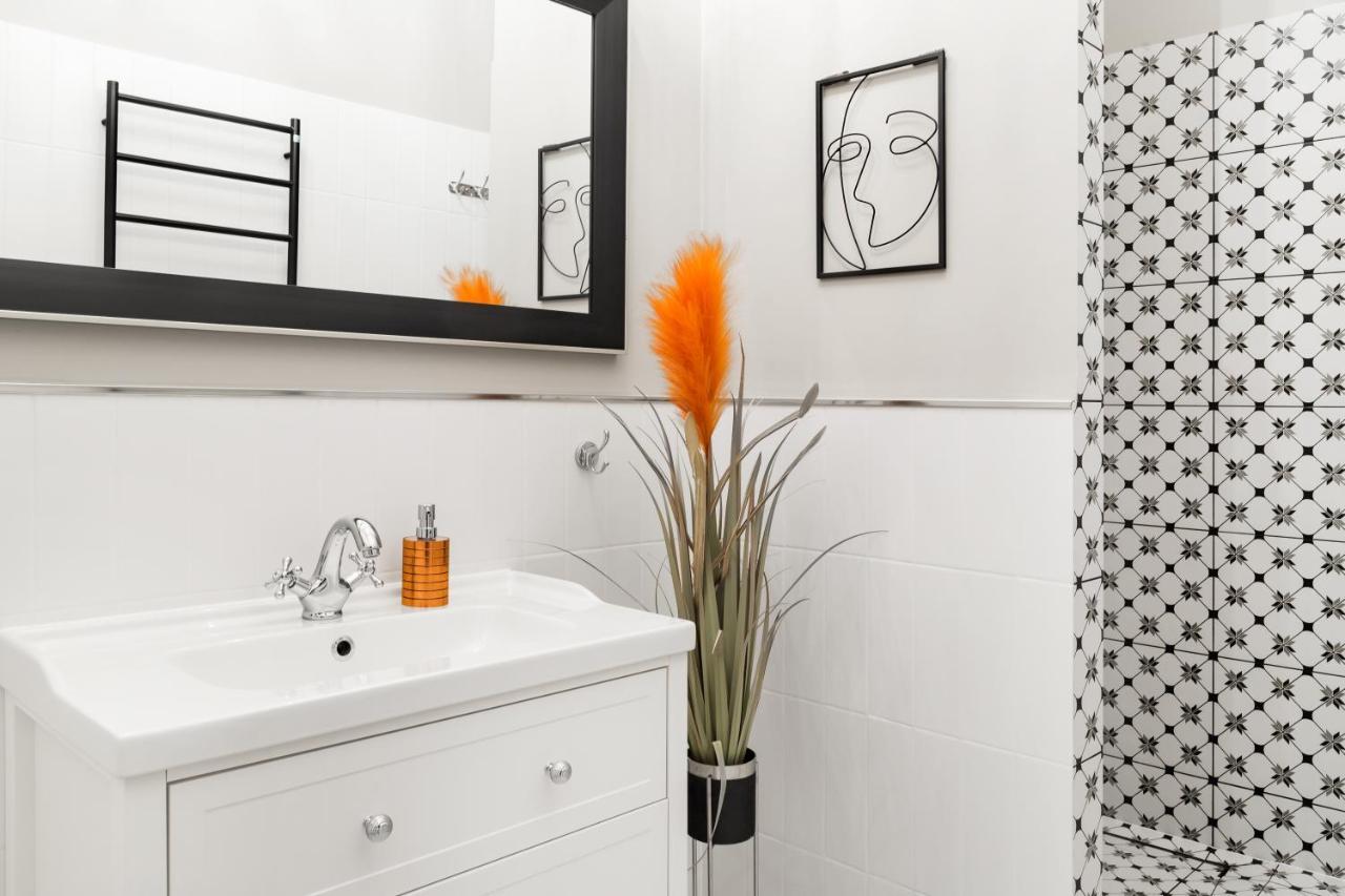 Glamorous Apartment In Heart Of Old Town คราคูฟ ภายนอก รูปภาพ