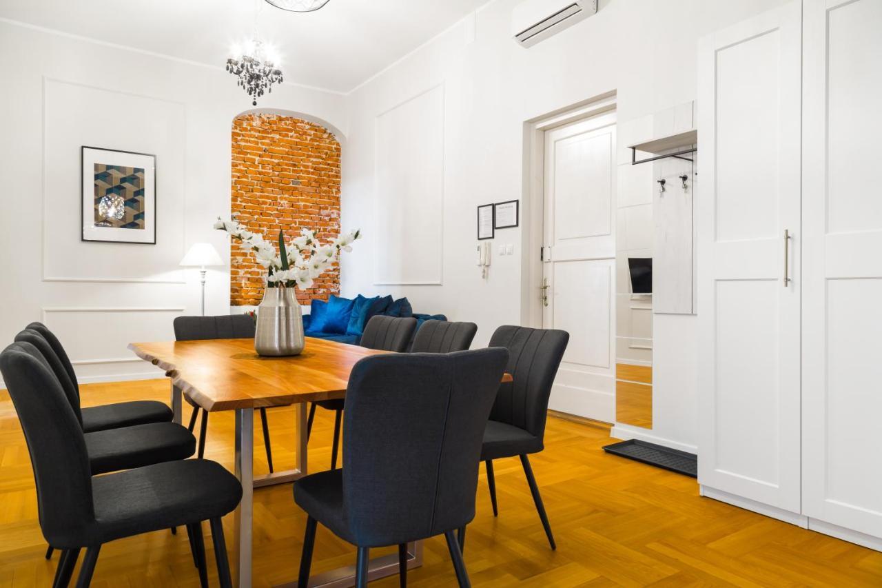Glamorous Apartment In Heart Of Old Town คราคูฟ ภายนอก รูปภาพ