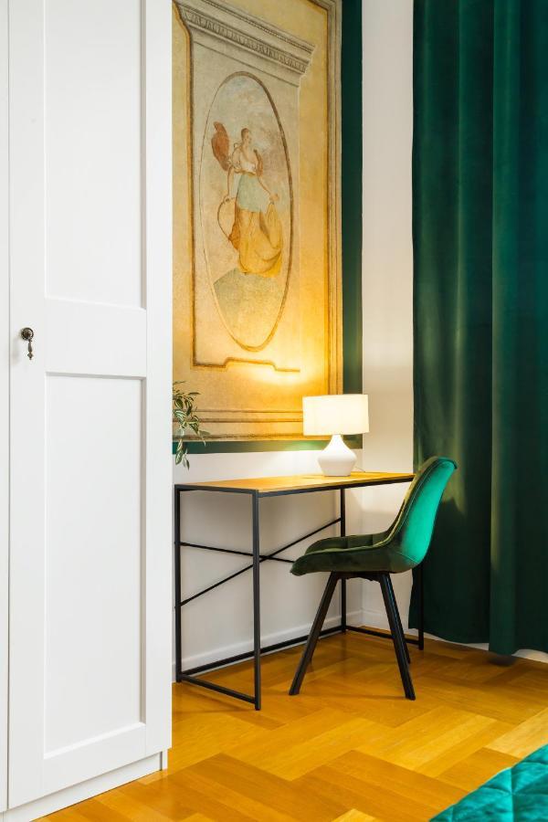 Glamorous Apartment In Heart Of Old Town คราคูฟ ภายนอก รูปภาพ