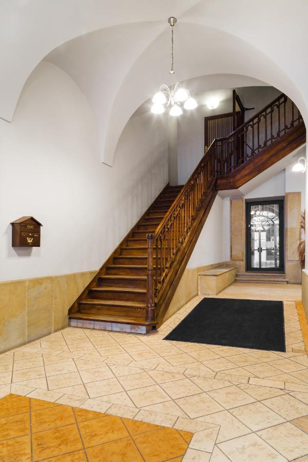 Glamorous Apartment In Heart Of Old Town คราคูฟ ภายนอก รูปภาพ