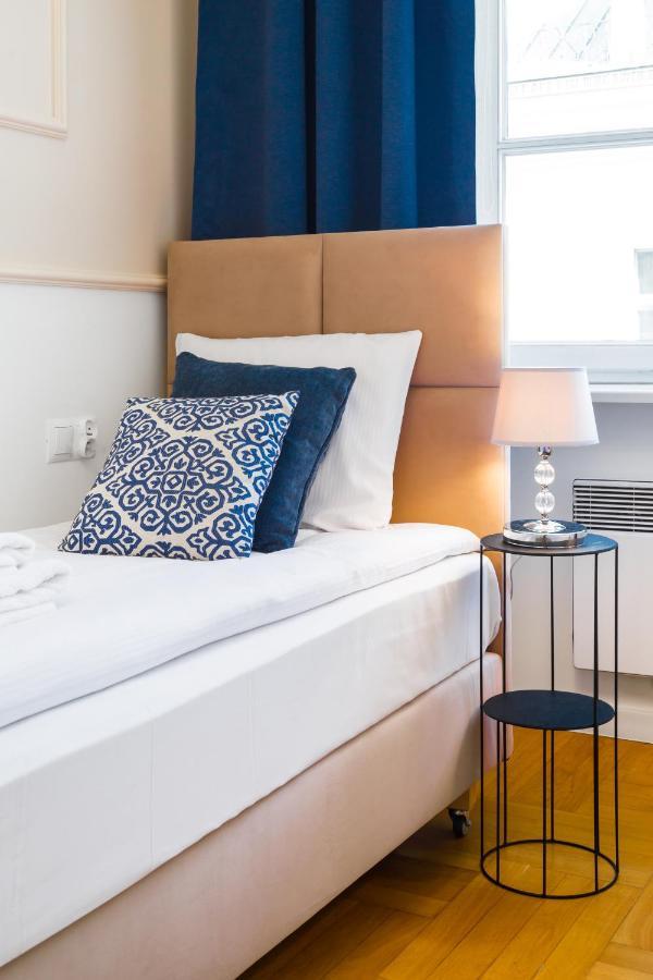 Glamorous Apartment In Heart Of Old Town คราคูฟ ภายนอก รูปภาพ